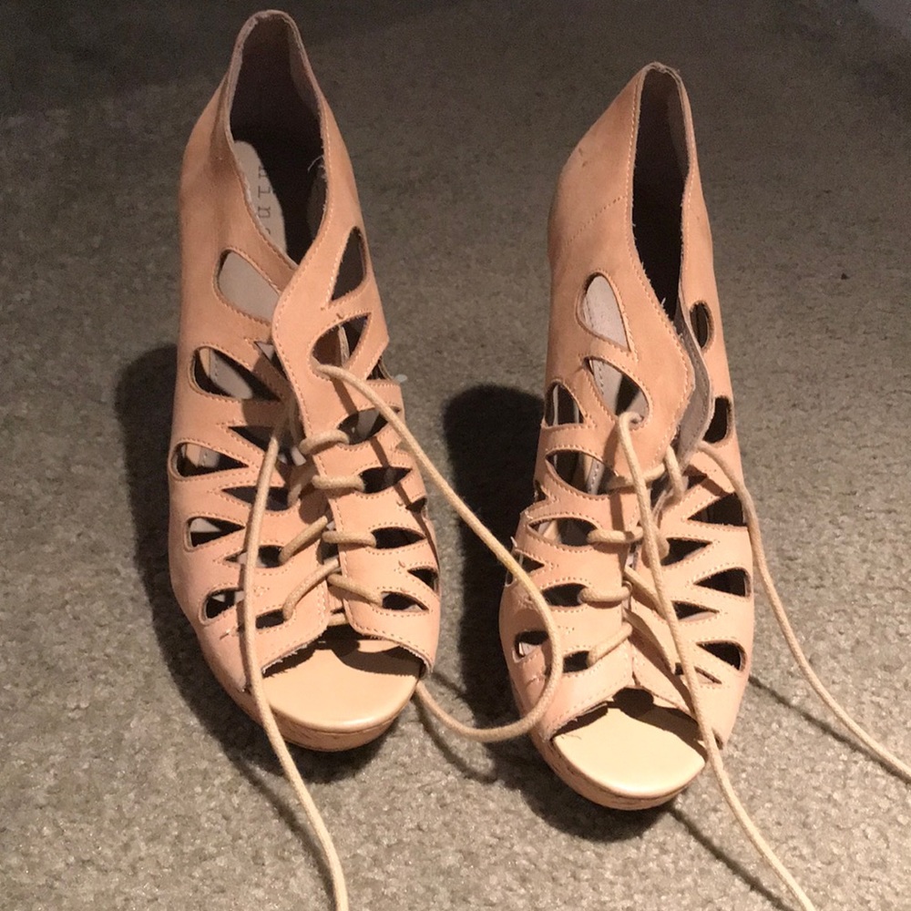 Hinge wedge heels